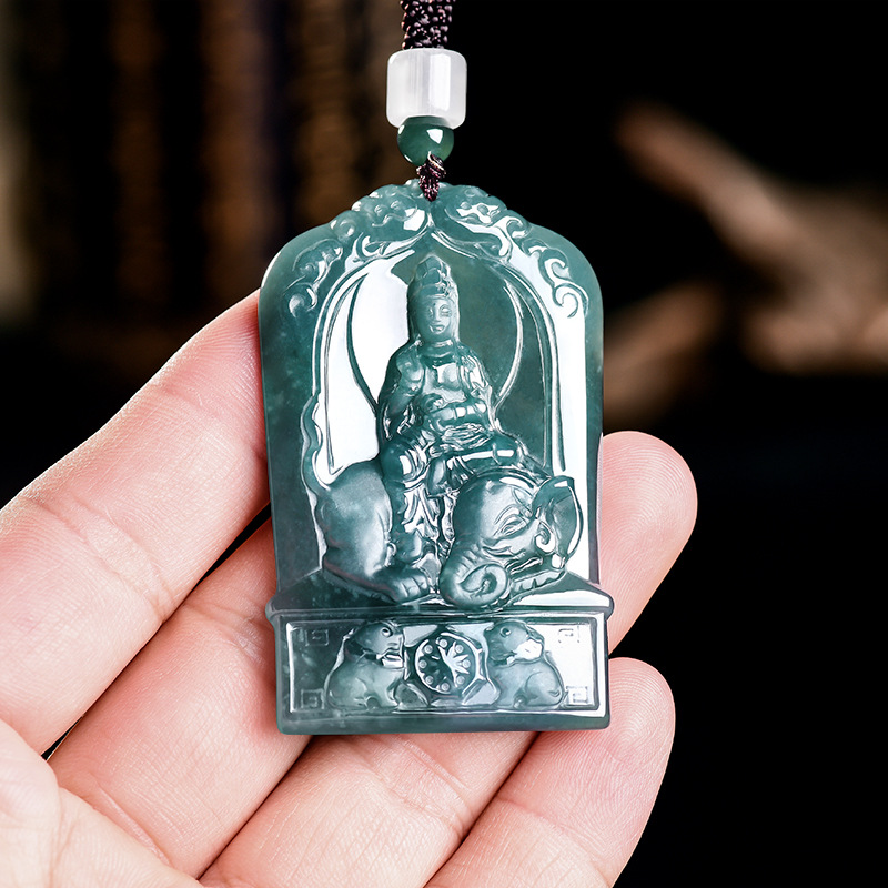 Vintage Necklace - Collier pendentif Guanyin en jadéite birmane