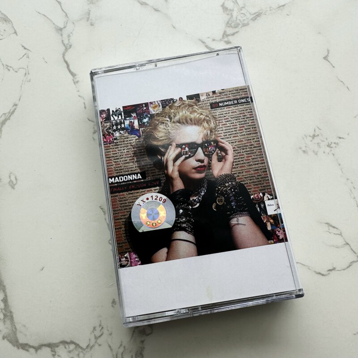 Vintage Collectibles & More Llc Photos - Cassette de musique pop classique Madonna,