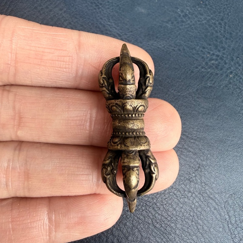 Petit pendentif en laiton de s - Small Vintage Collectible Items avis et prix