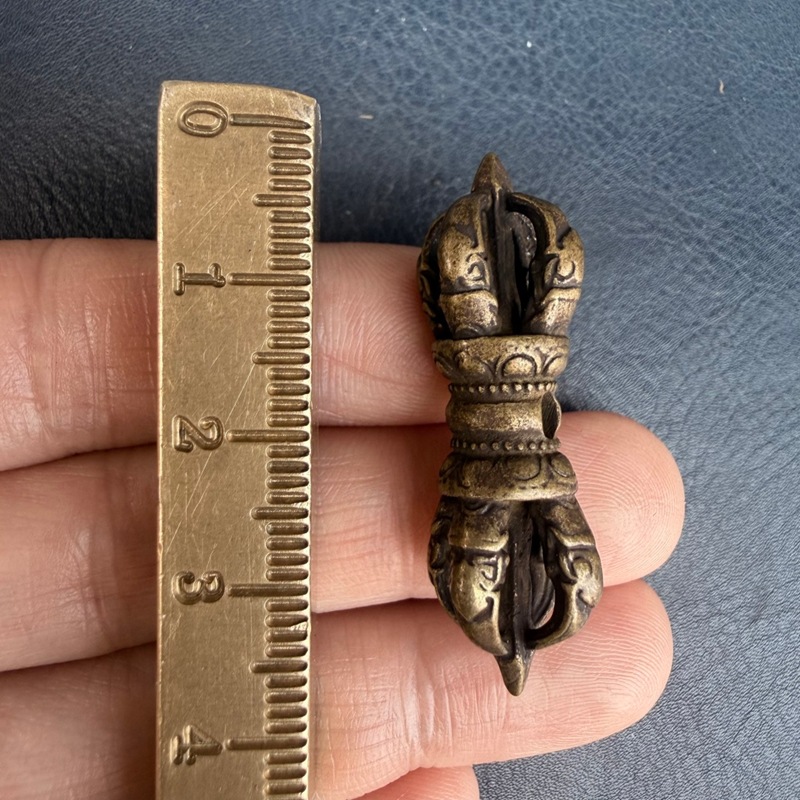 Petit pendentif en laiton de s - Small Vintage Collectible Items avis et prix
