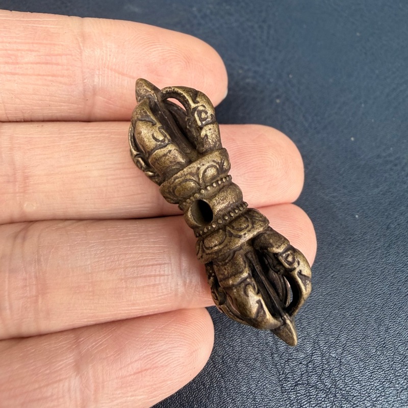 Petit pendentif en laiton de s - Small Vintage Collectible Items avis et prix